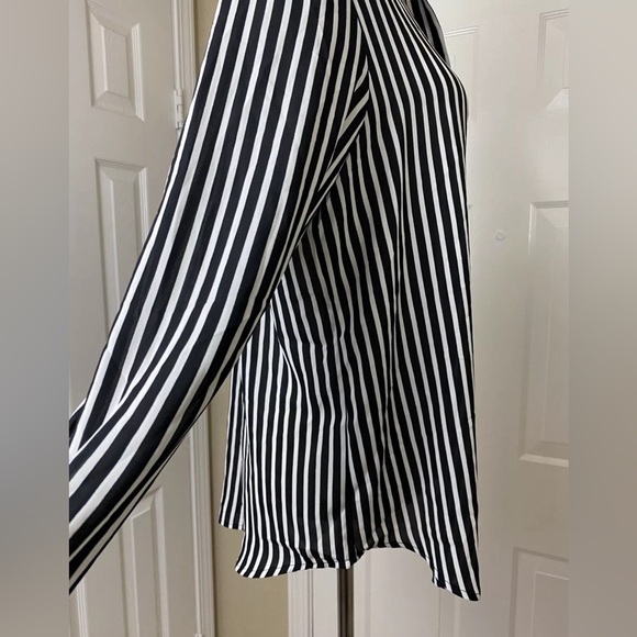 Grace Womens Blouse Size Medium Black White Vertical Stripe New Top NWT - Picture 2 of 6